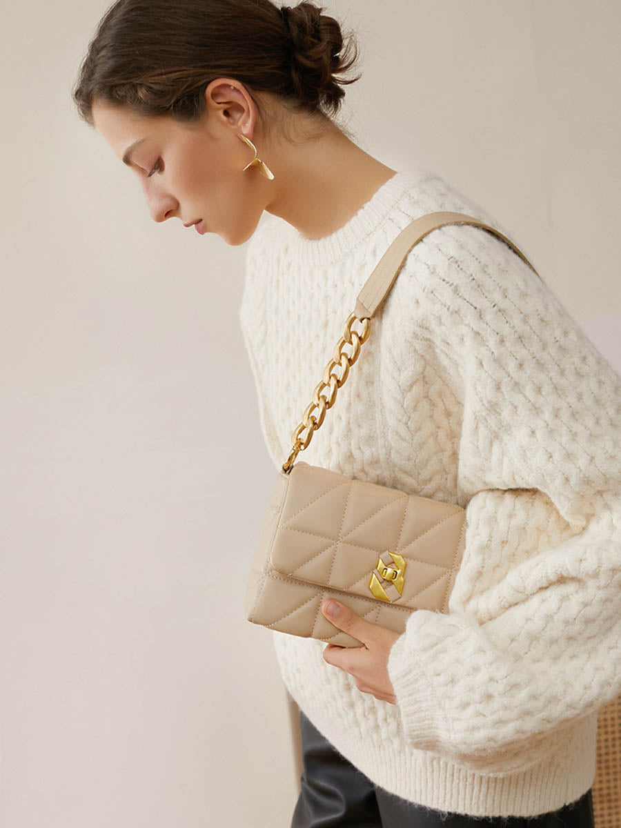 Diamond Pattern Chain Crossbody Bag