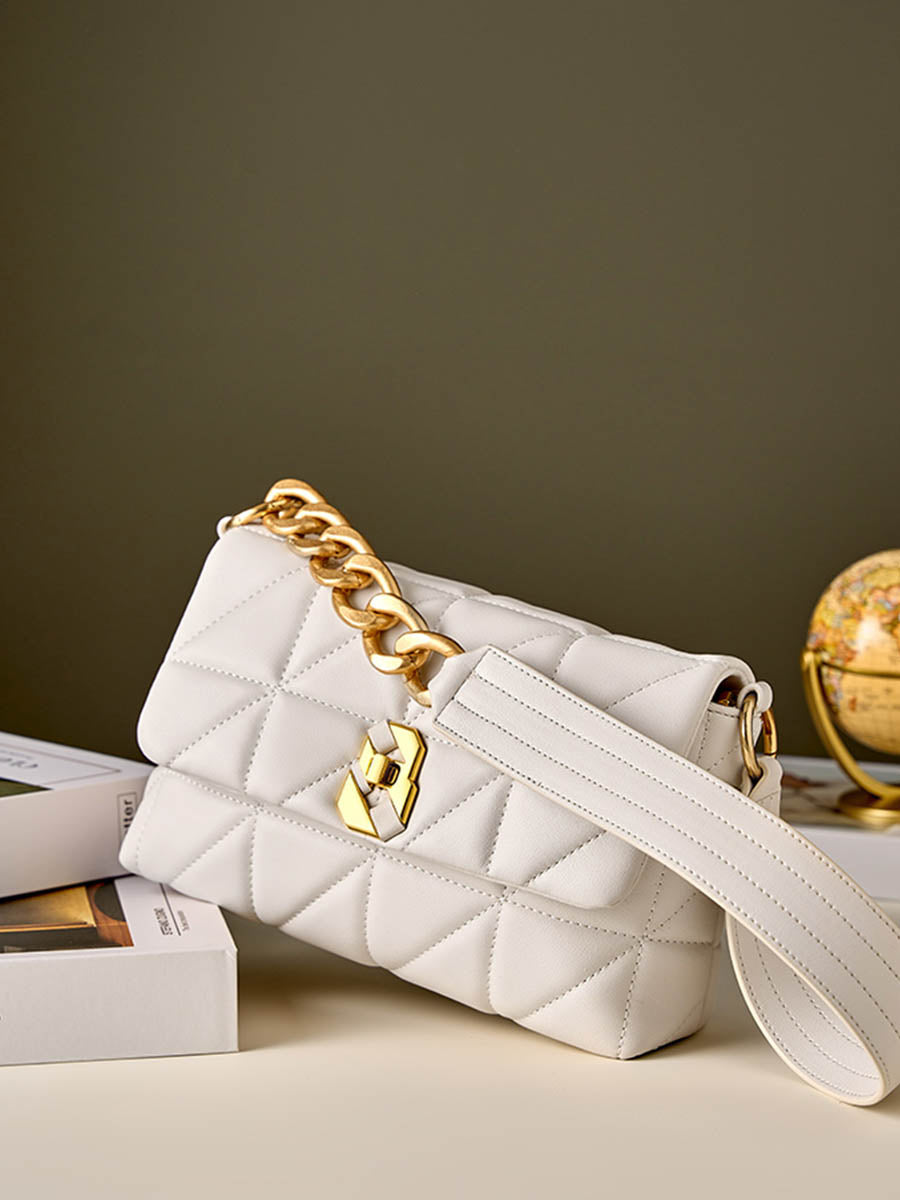 Diamond Pattern Chain Crossbody Bag