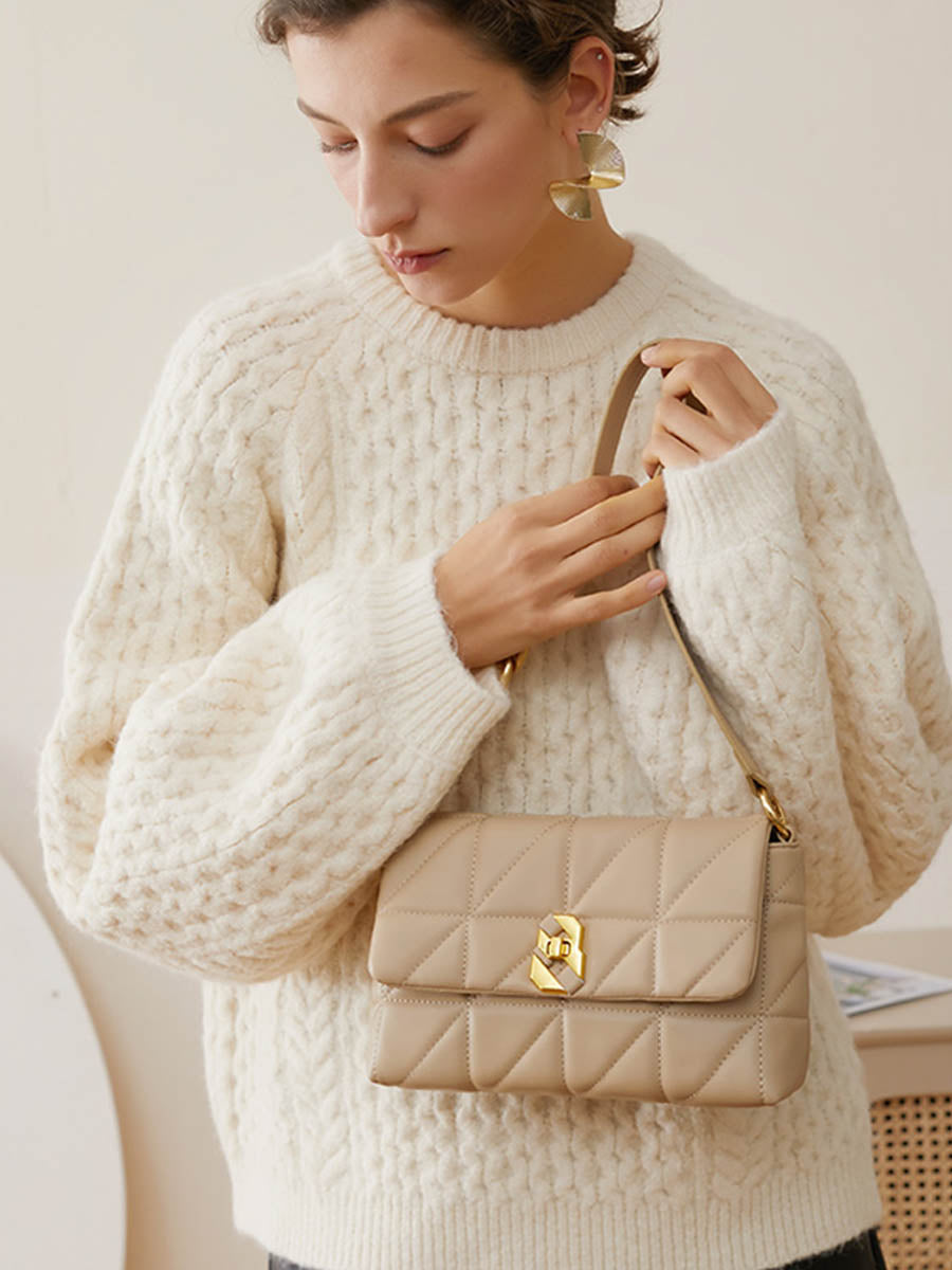 Diamond Pattern Chain Crossbody Bag