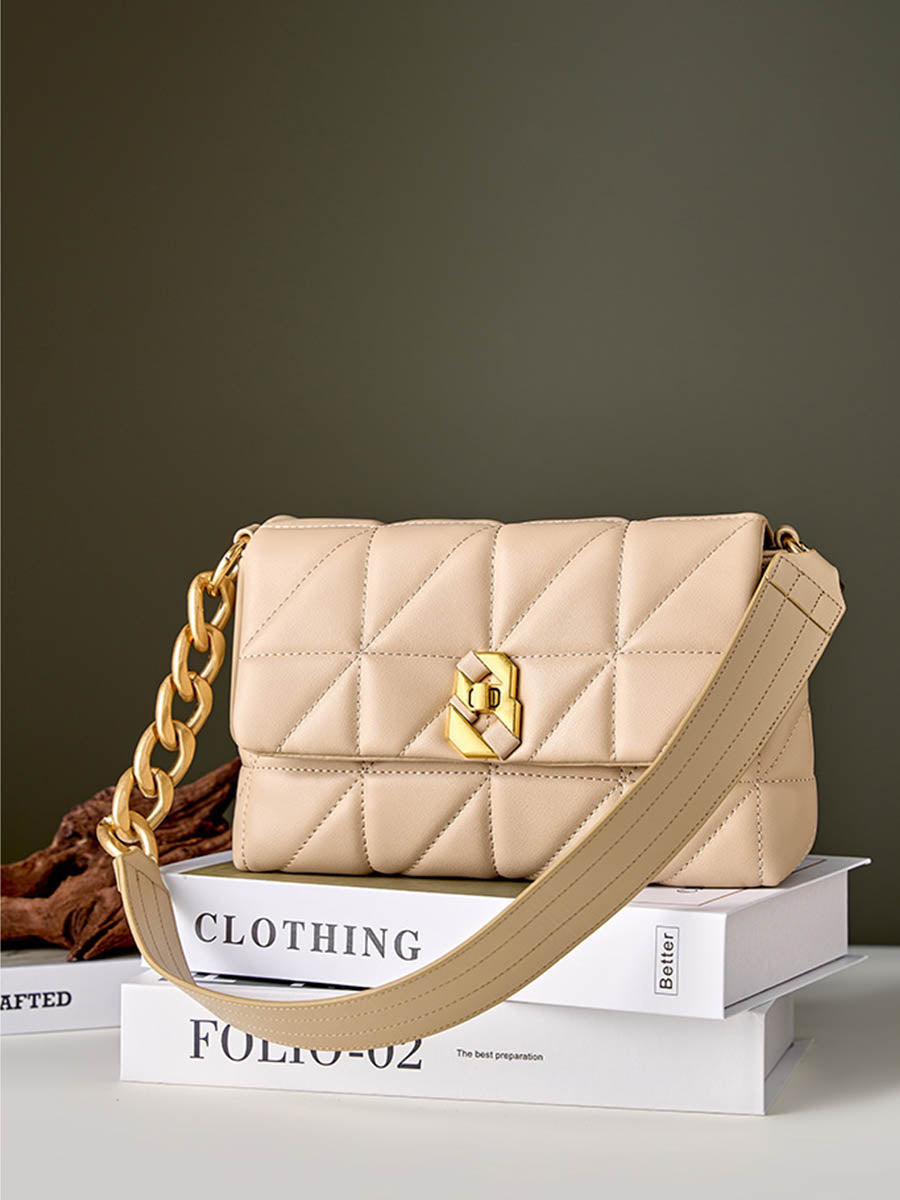 Diamond Pattern Chain Crossbody Bag