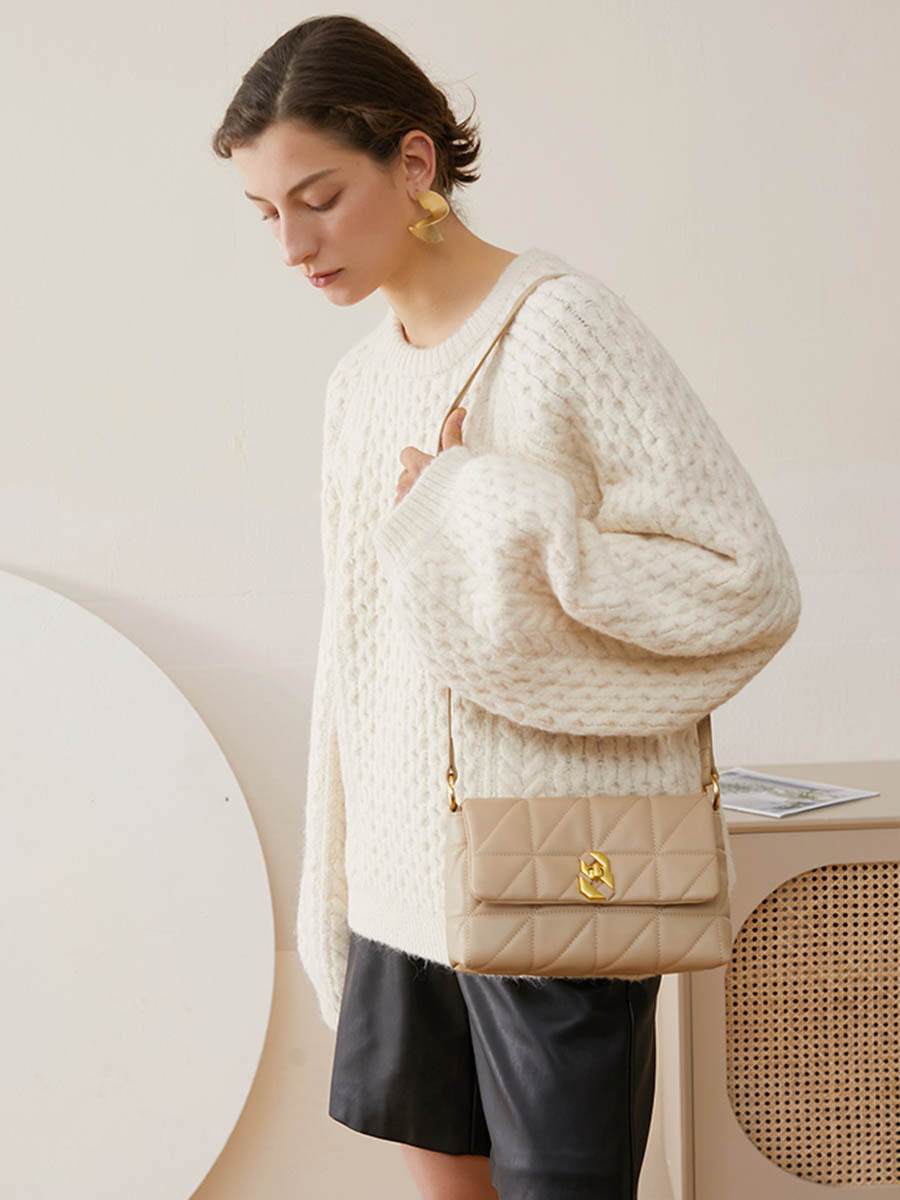 Diamond Pattern Chain Crossbody Bag