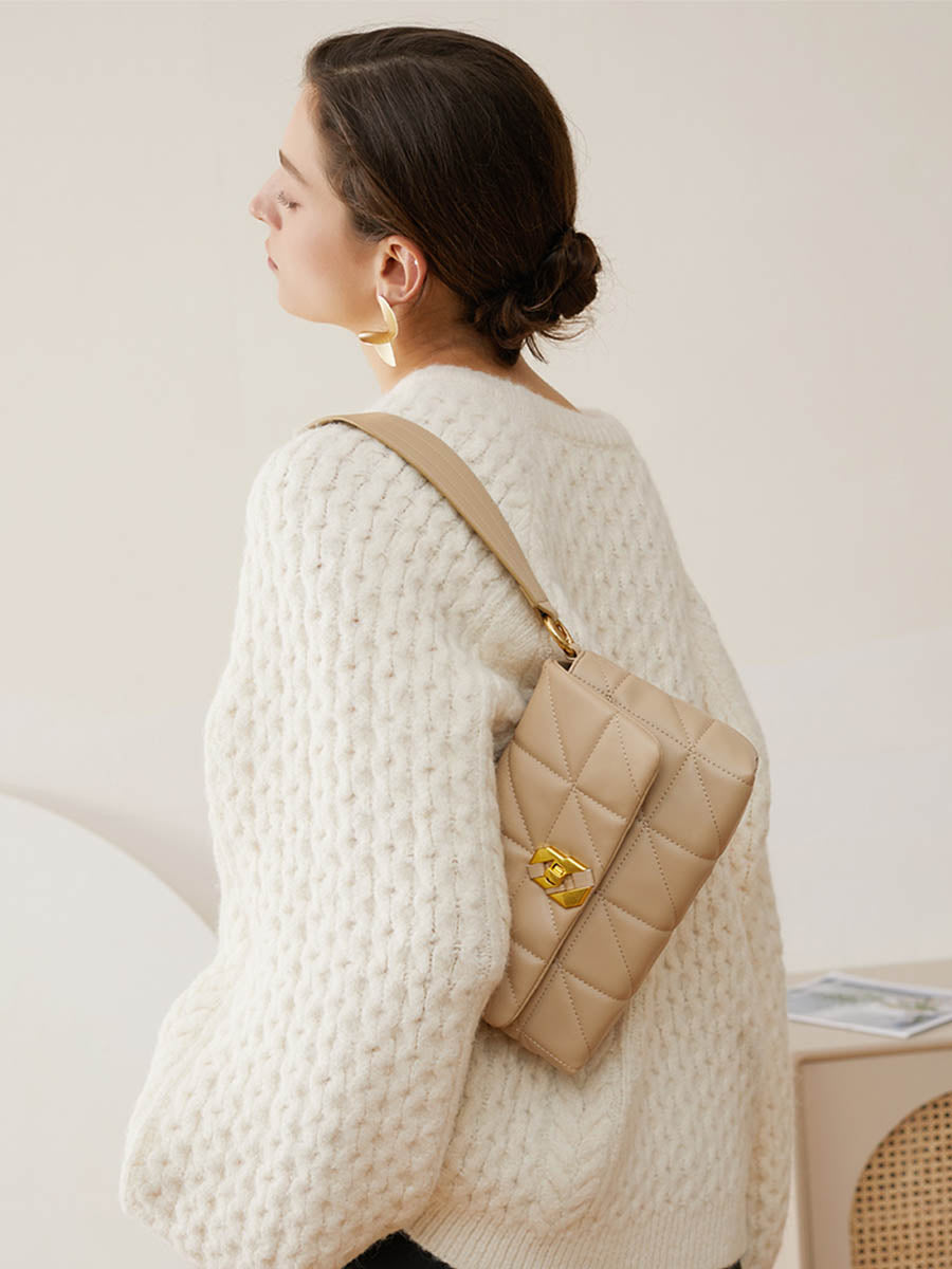 Diamond Pattern Chain Crossbody Bag